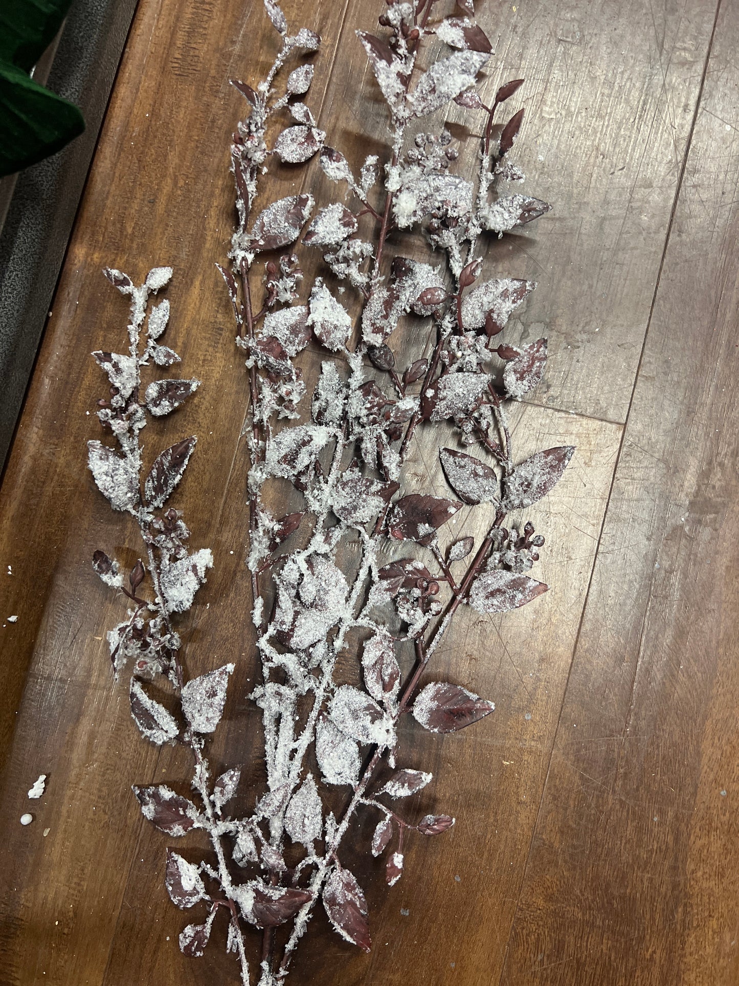 32" Snowed Myrtlewood Spray BR