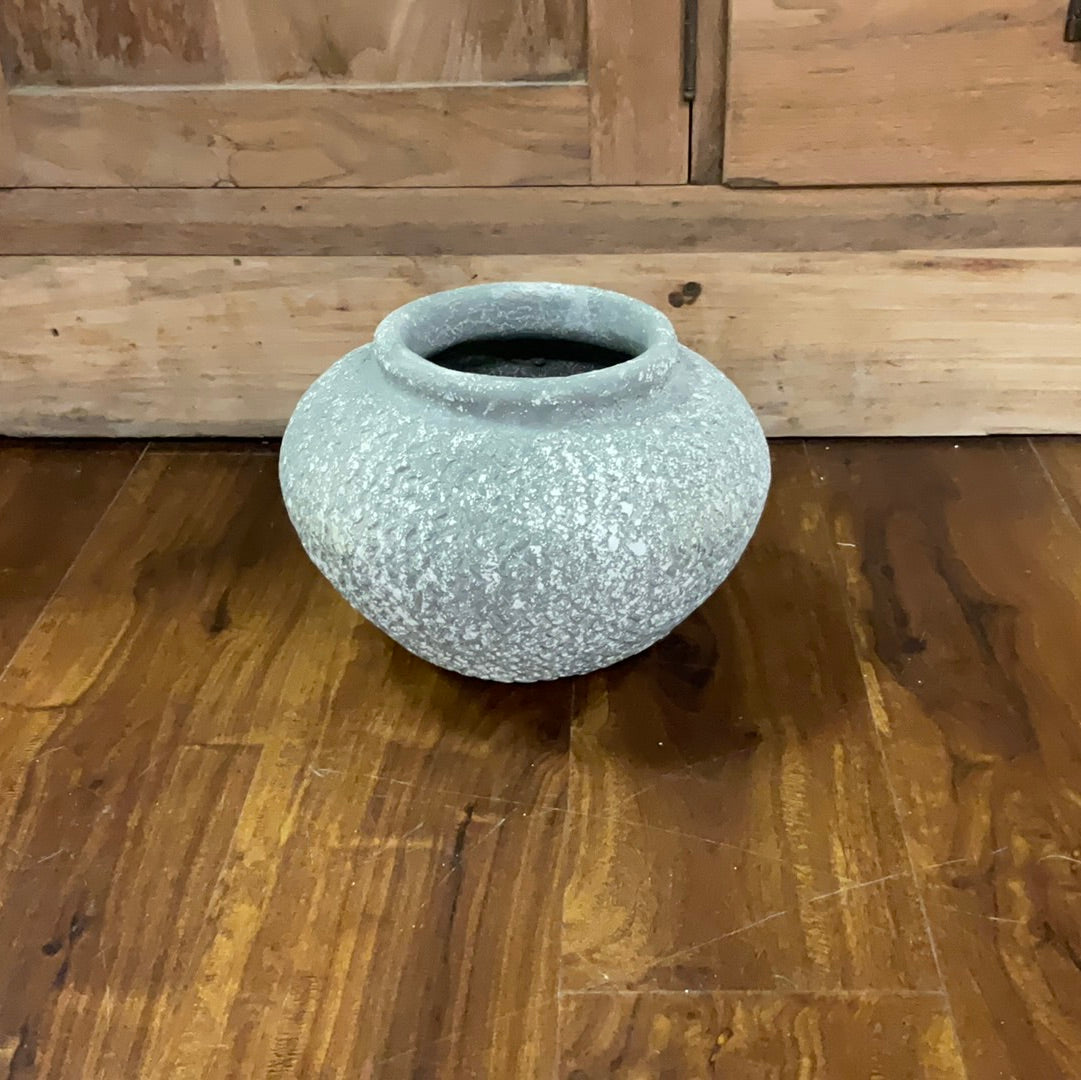 Distressed Vase (9917SA866)