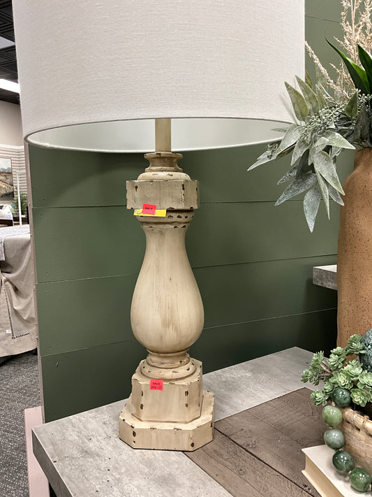 Old Cream Distress Lamp