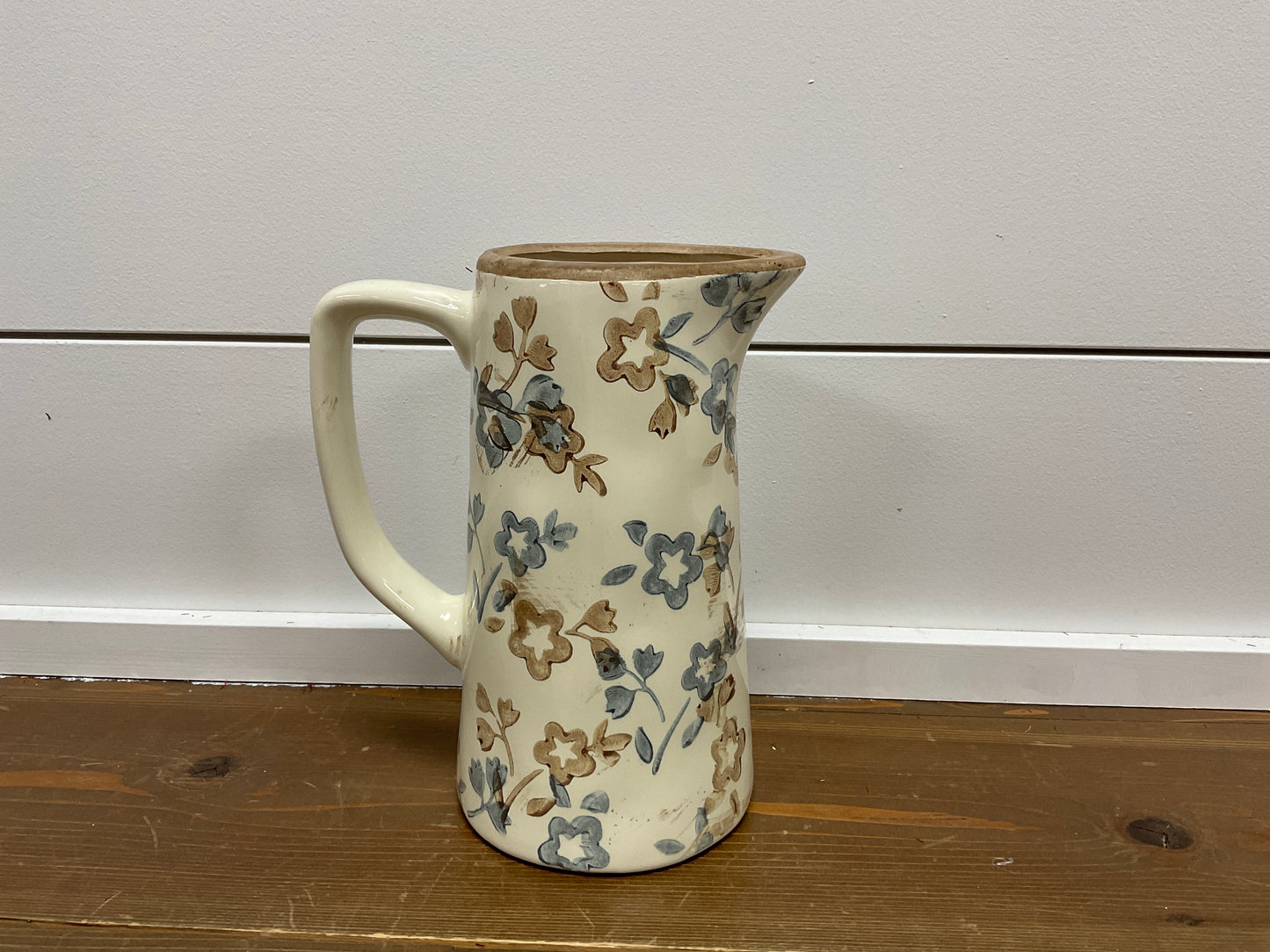 7.7 Beige/Blue Floral Pattern Pitcher
