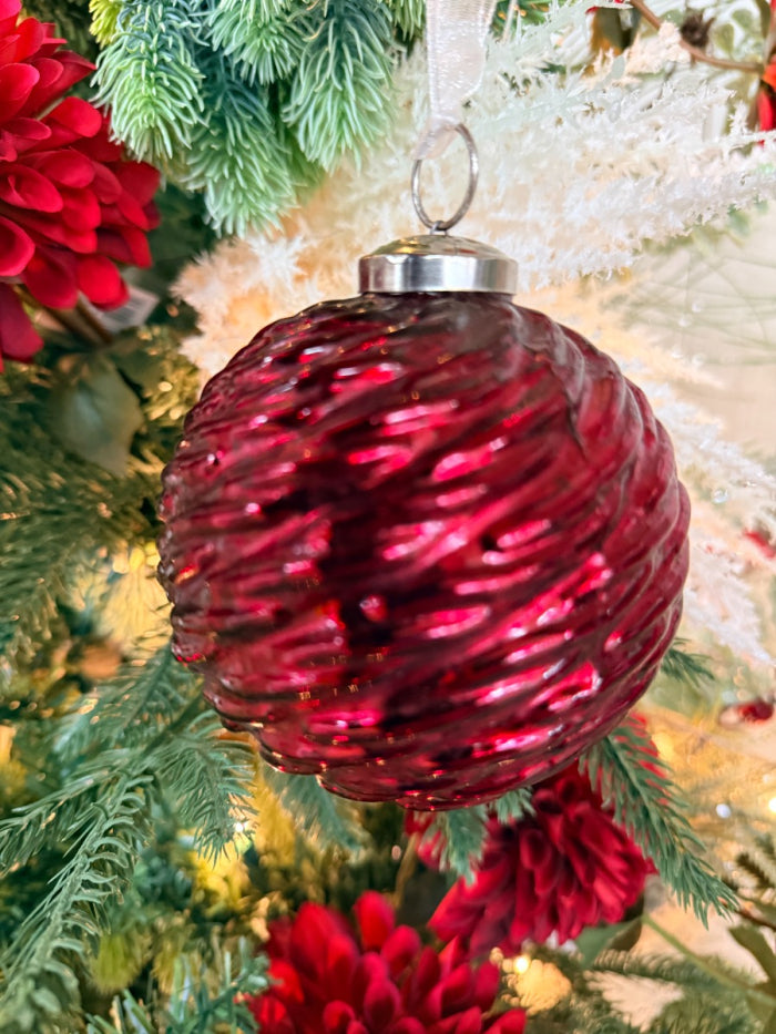 4.3” Snowkiss Hanging Ornament
