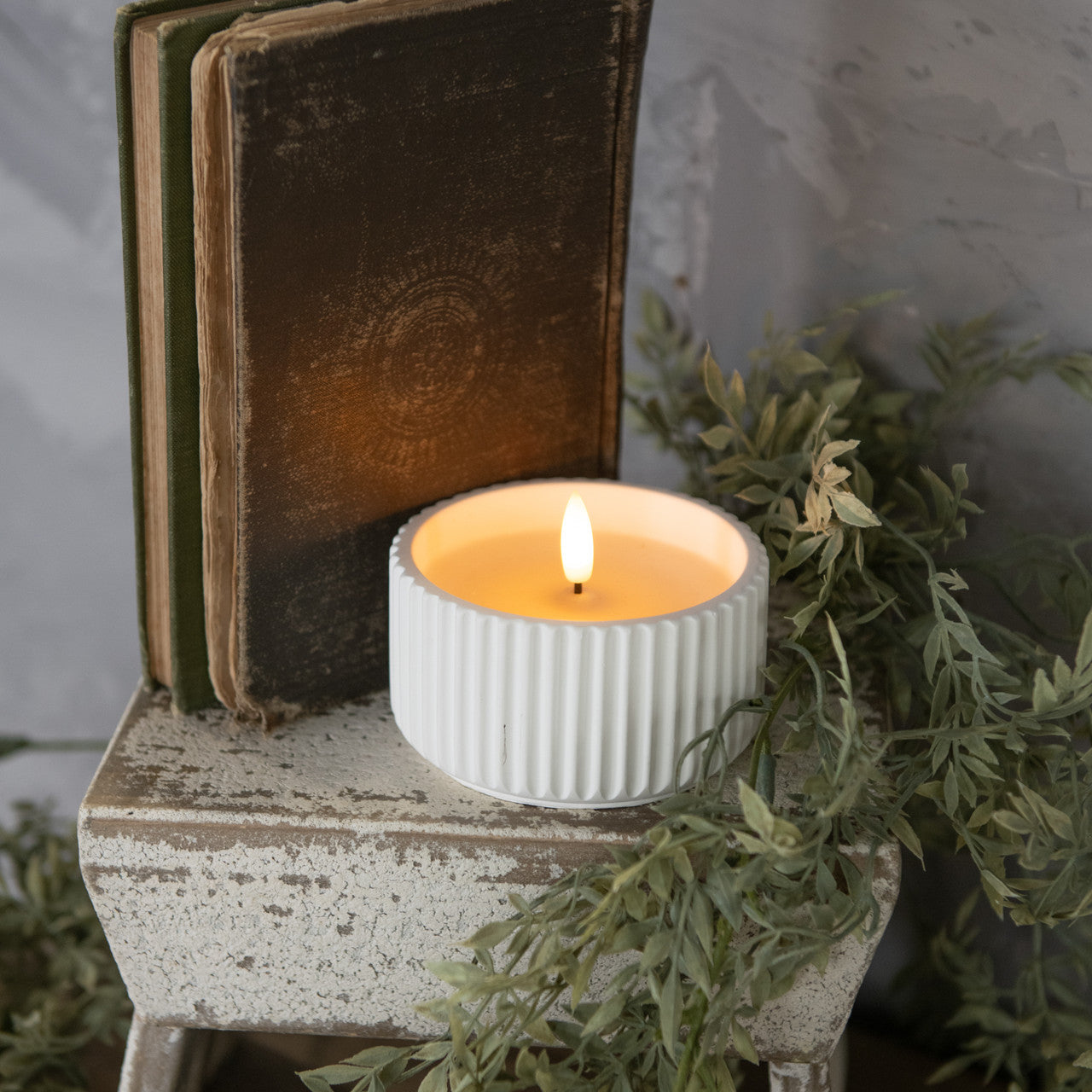 2.25" - 3D FLAME RIBBED CEMENT CANDLE