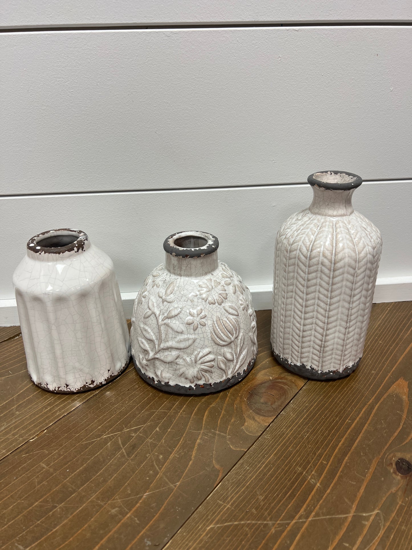 White Patterned Vase Asst