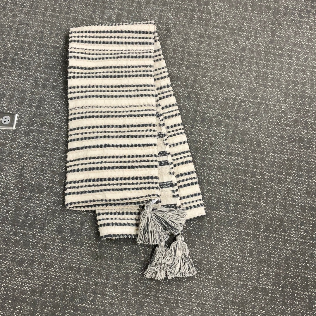 Bl/Wh striped throw