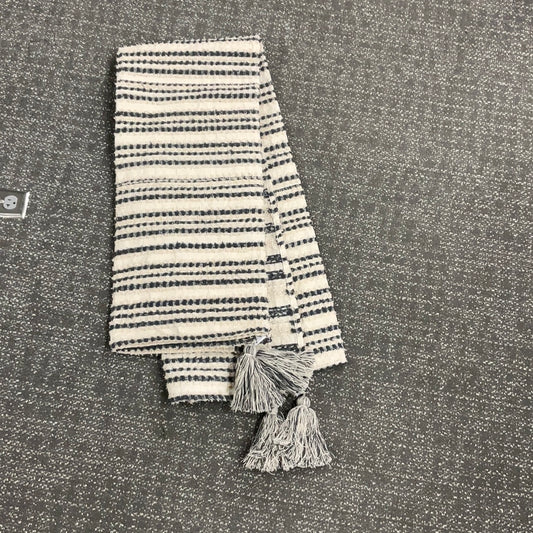 Bl/Wh striped throw