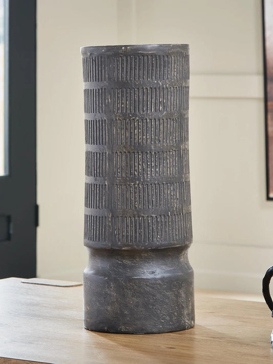 21" Beninworth Vase