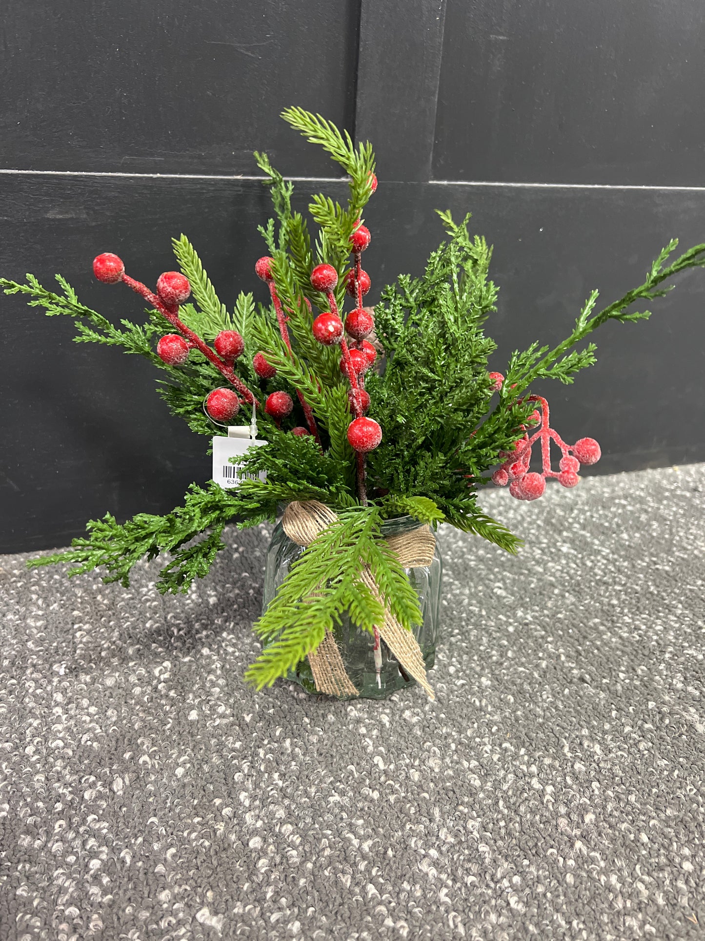 10" Berry/Cone/Pine in Glass Vase