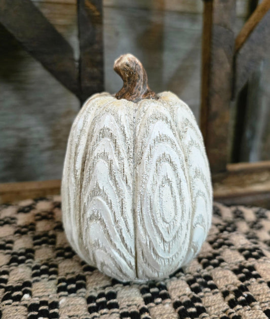 Bobby Pumpkin 3.25x3.25x4.5”