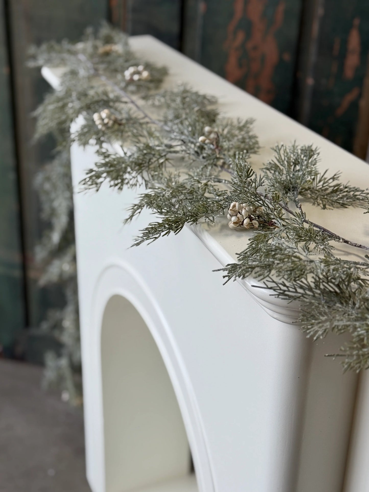 6" Tee Berry Cedar Garland