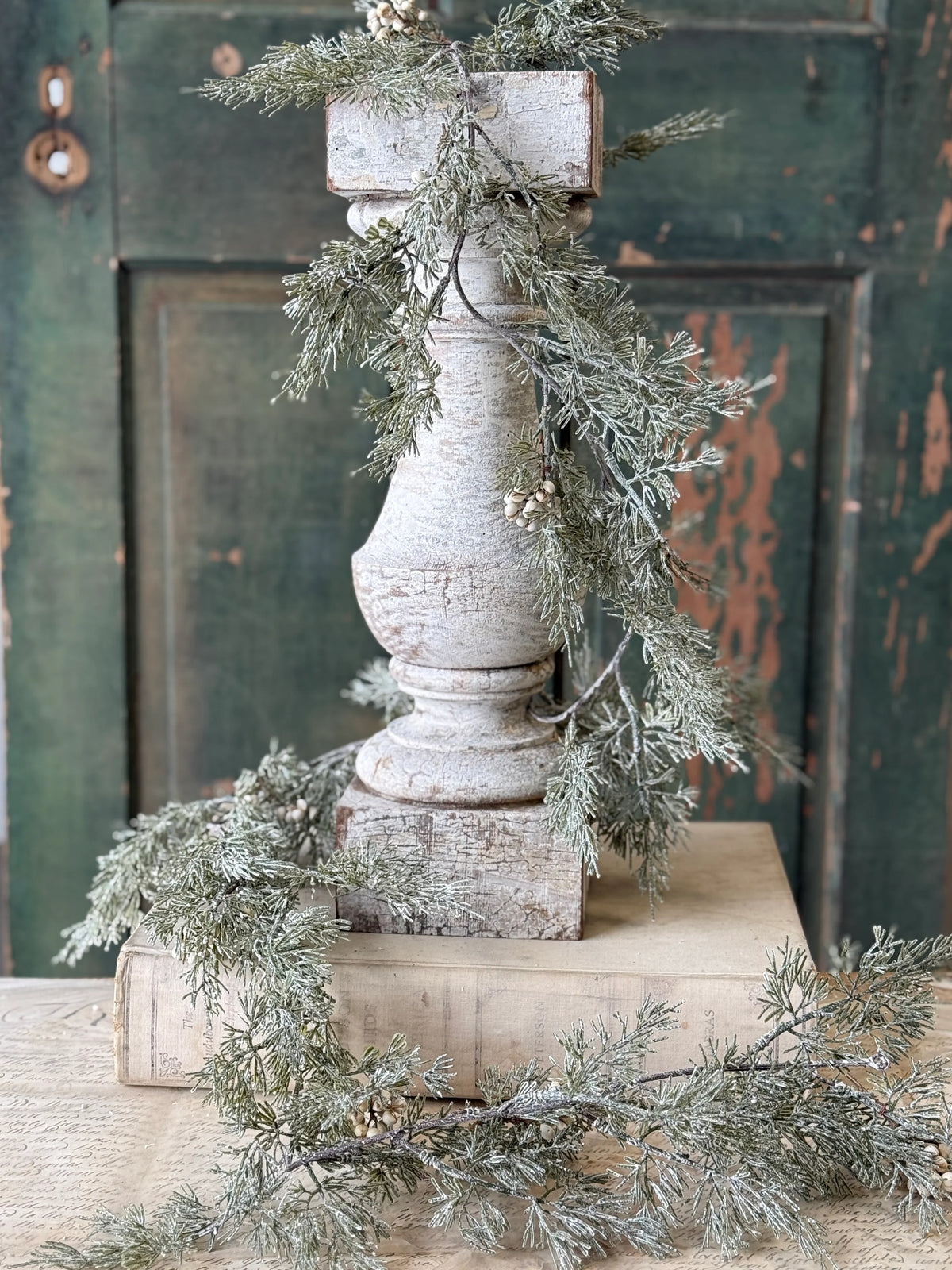 6" Tee Berry Cedar Garland